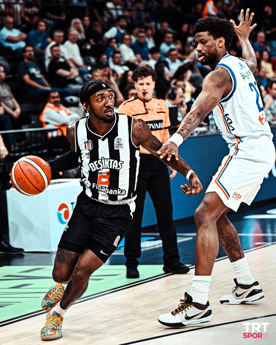 Beşiktaş Fibabanka Anadolu Efes'i Deplasmanda Mağlup Etti, Seriyi Eşitledi