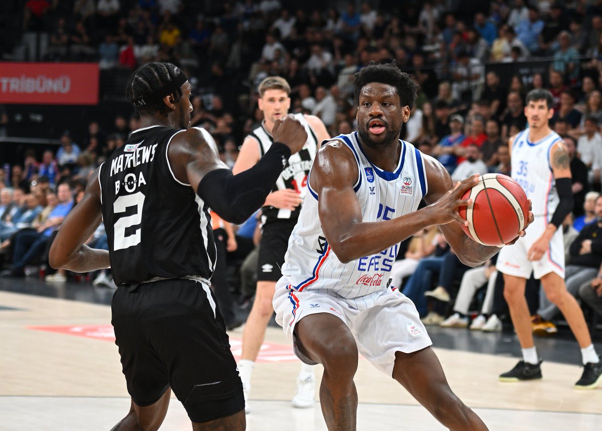 Beşiktaş Fibabanka Anadolu Efes'i Yenerek Seriyi Eşitledi: Basketbol Süper Ligi Yarı Final Heyecanı