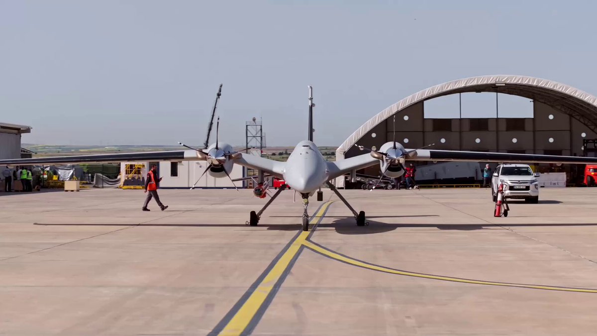 Roketsan'ın ÇAKIR Füzesi Bayraktar AKINCI TİHA ile Başarılı Atış Testi Gerçekleştirdi