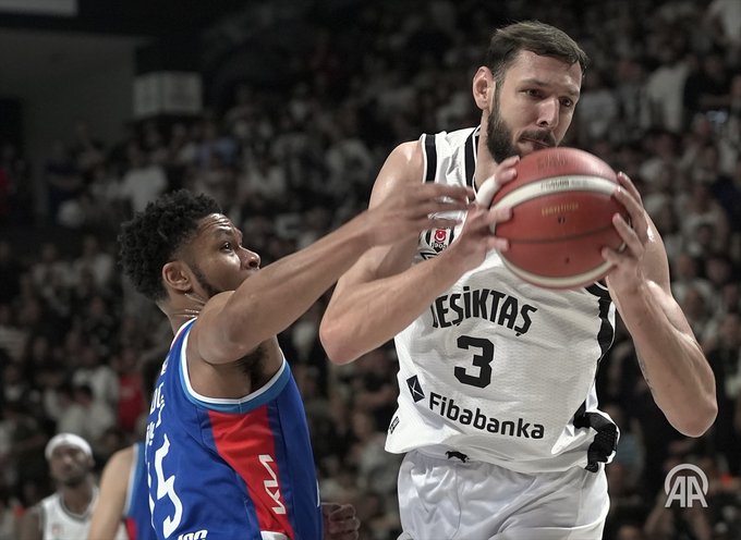 Beşiktaş, Basketbol Süper Ligi Yarı Final 5. Maçında Anadolu Efes'i Yendi