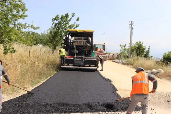 İzmit'te Kabaoğlu Mahallemizde Yol Yenileme Çalışmaları Sürüyor