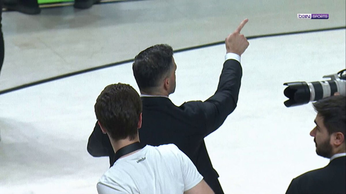 Dusan Alimpijevic Taraftarlarla Galibiyeti Kutladı