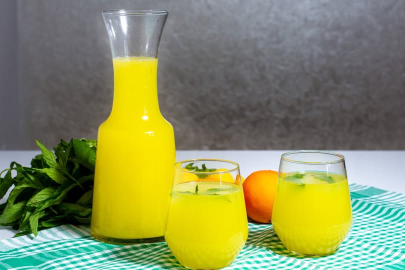 Evde Mükemmel Limonata Yapımı: İki Farklı Yöntemle Acılaşmadan Hazırlama Rehberi