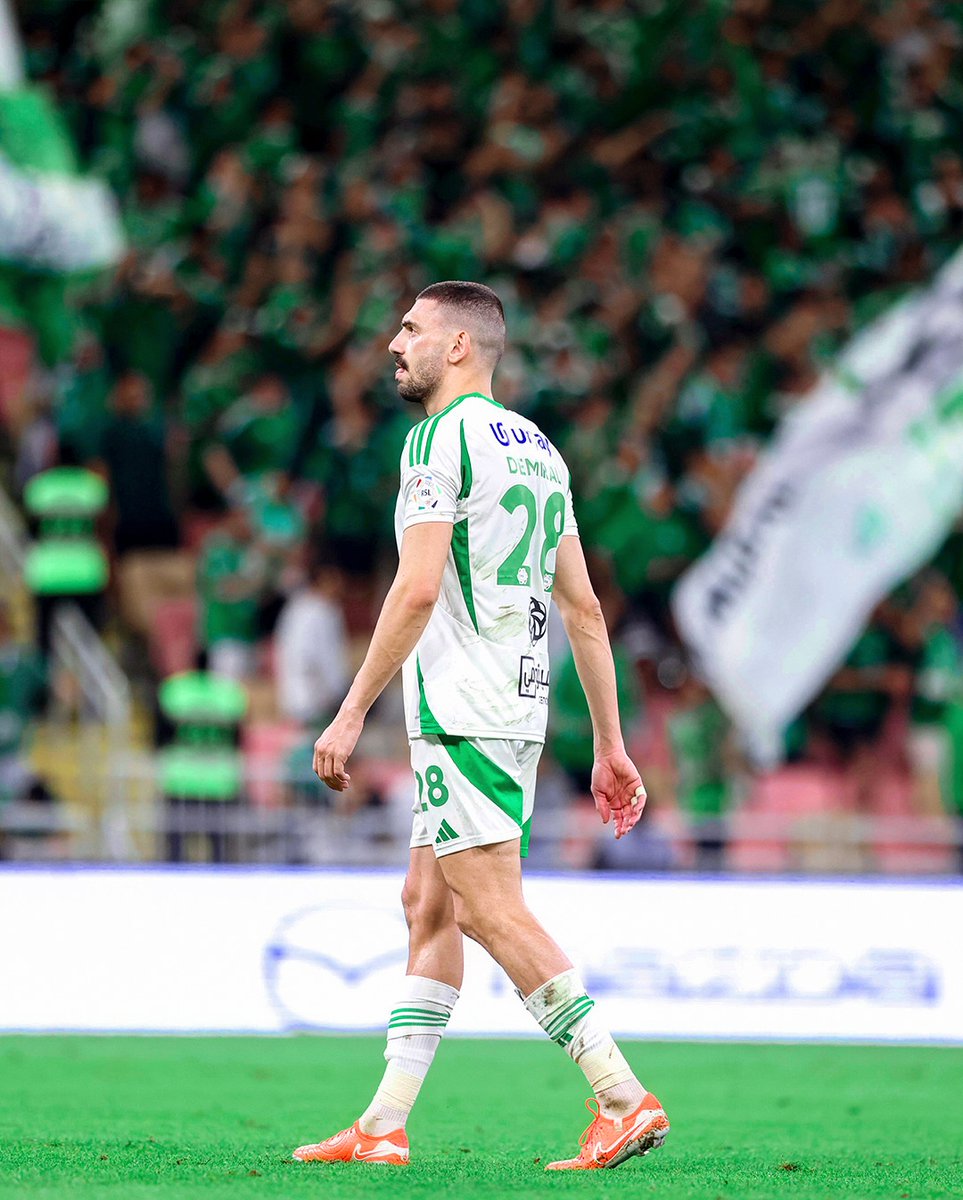 Merih Demiral, Fenerbahçe ve Atletico Madrid'in İlgi Çekmesine Rağmen Al Ahli'de Kalmayı Planlıyor