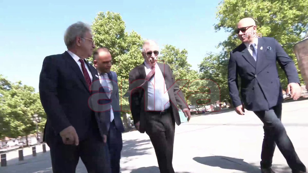 Şükür Namazı Sonrası Ümit Özdağ'dan Rüyalarda Dışarı Çıkma İtirafı