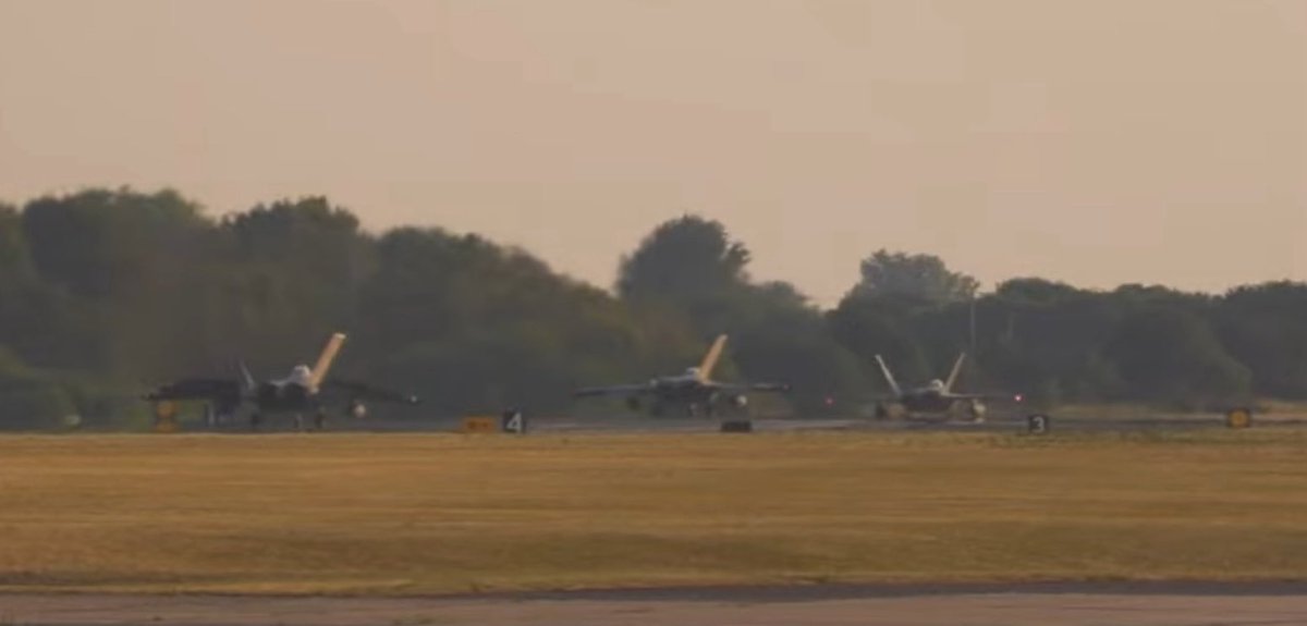 ABD'nin Hayalet Savaş Uçağı F-22 Raptor İngiltere'ye Ulaştı