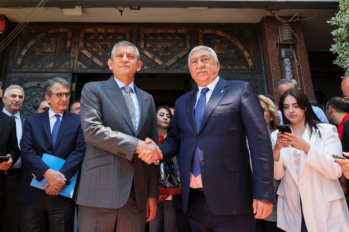 CHP Genel Başkanı Özgür Özel Esnaf ve Sanatkârları Ziyaret Etti