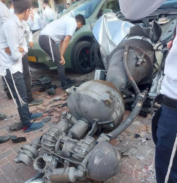 İran, Tel Aviv'i Füze Saldırısıyla Hedef Aldı: Şahab-3 Füzeleri Kullanıldı