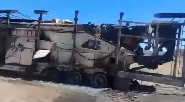 İran Sejjil Orta Menzilli Balistik Füze Sistemi Lançeri Görüntülendi