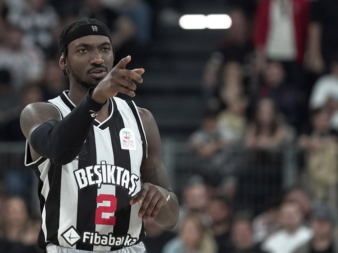 Beşiktaş Fibabanka, Fenerbahçe Beko'yu Mağlup Ederek Seride Durumu 2-1'e Getirdi