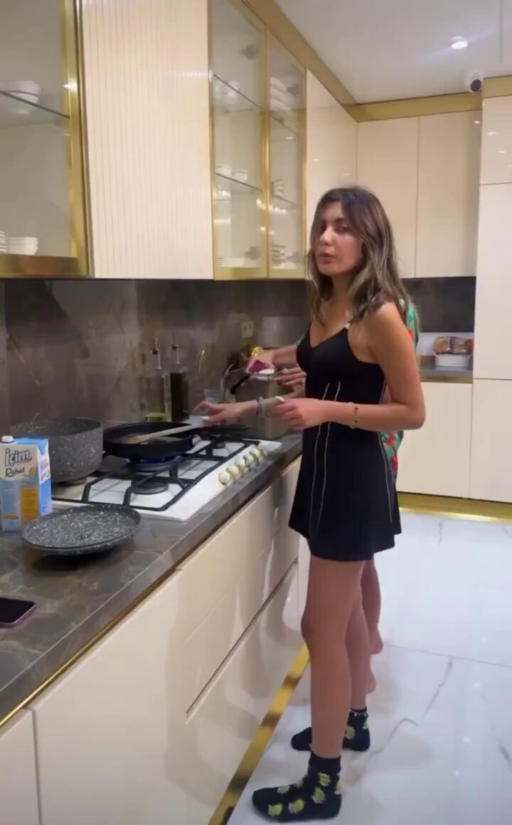 Bahar Candan ve Dilan Polat Nihal Candan İçin Helva Kavurdu