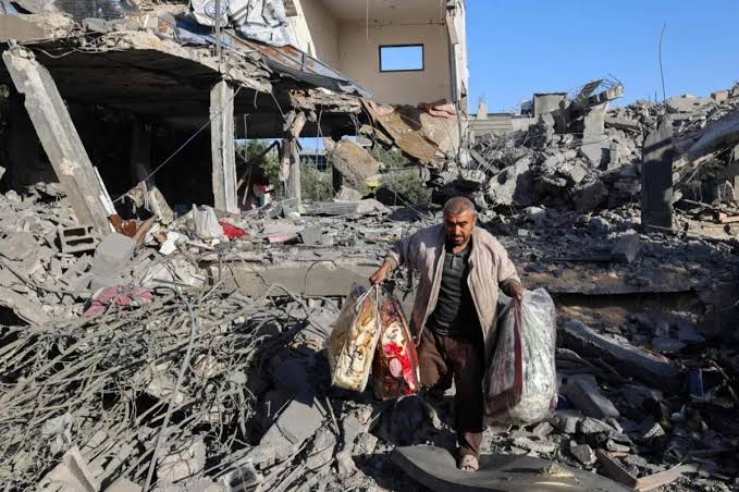 Gazze'de Hayat Kayıpları 56 Bine Ulaştı: İsrail Saldırıları Devam Ediyor