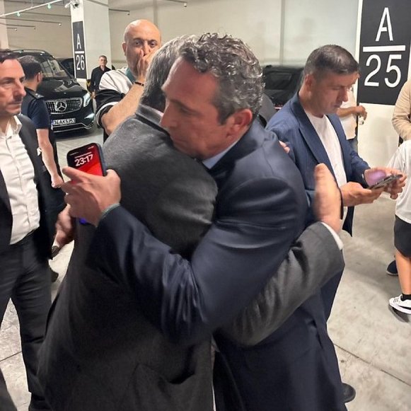 Serdal Adalı ve Ali Koç Maç Sonunda Duygusal Anlar Yaşadı