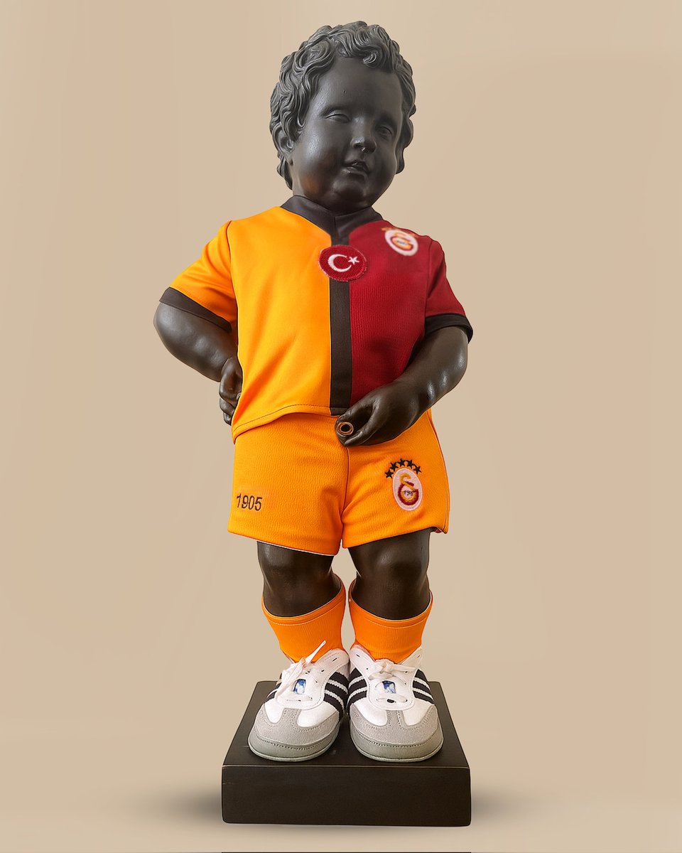 Galatasaray Formasıyla Manneken Pis: Belçika'da Sarı-Kırmızılı Rüzgar