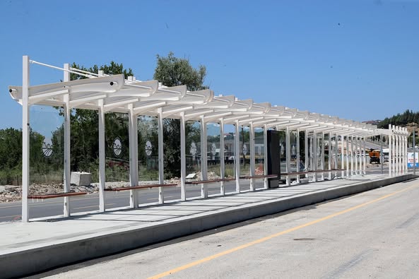 Sakarya Metrobüs Hattı Akıllı Duraklarla Yenileniyor: Engelli Erişimi ve Güvenlik Ön Planda