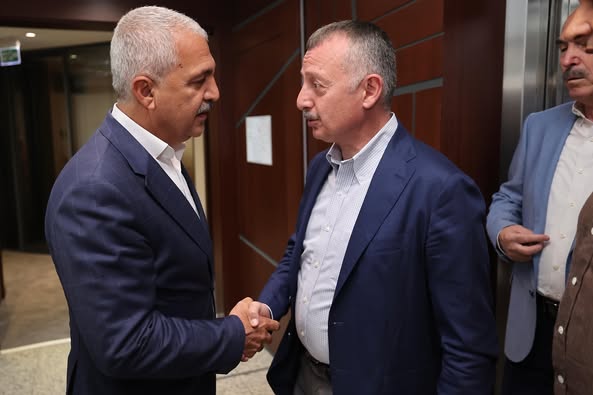 Kocaeli Büyükşehir Belediye Başkanı Tahir Büyükakın Gebze'de Taziye Ziyaretinde Bulundu