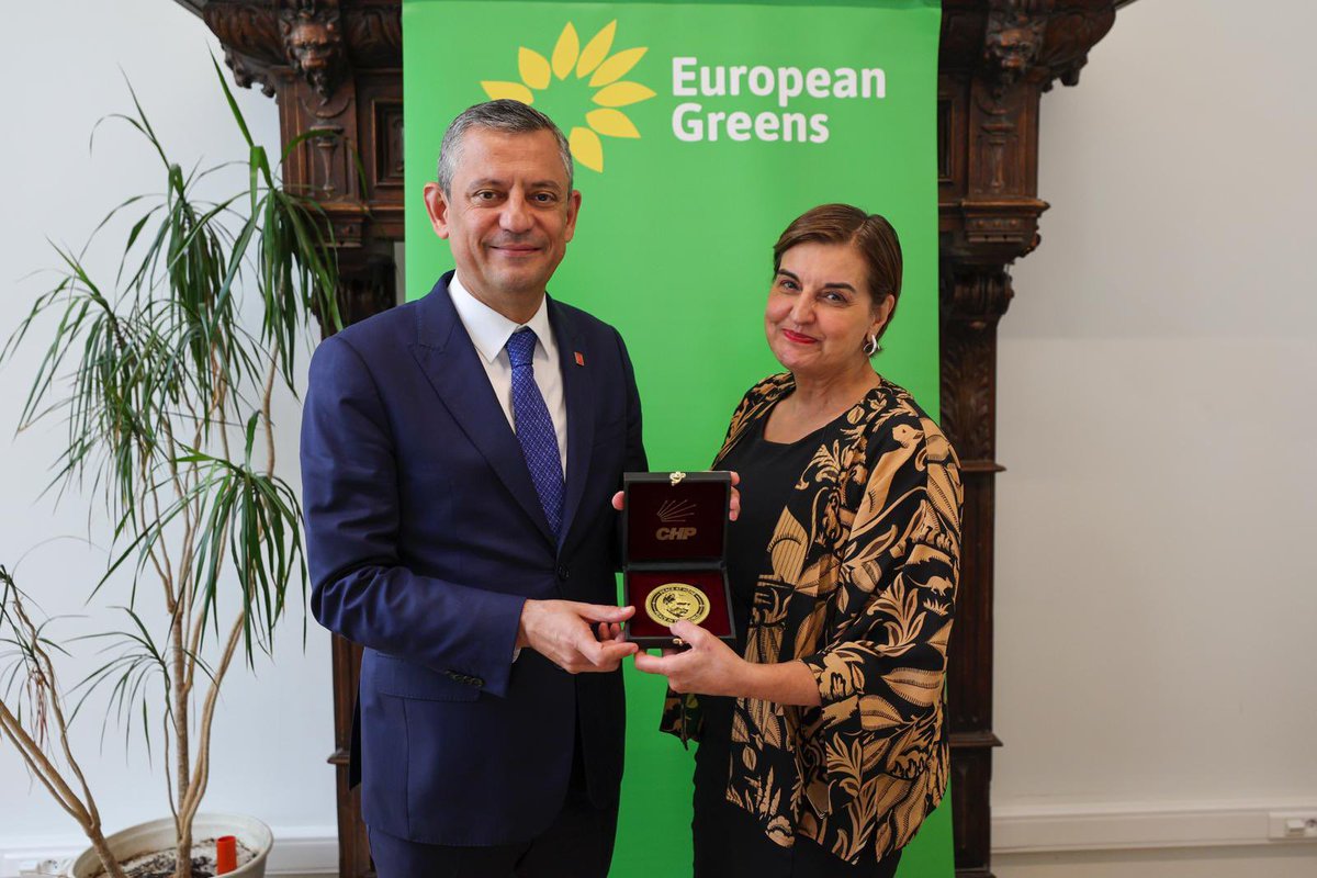 CHP Genel Başkanı Özgür Özel Brüksel'de Avrupa Yeşil Partisi Eş Başkanı ile Görüştü