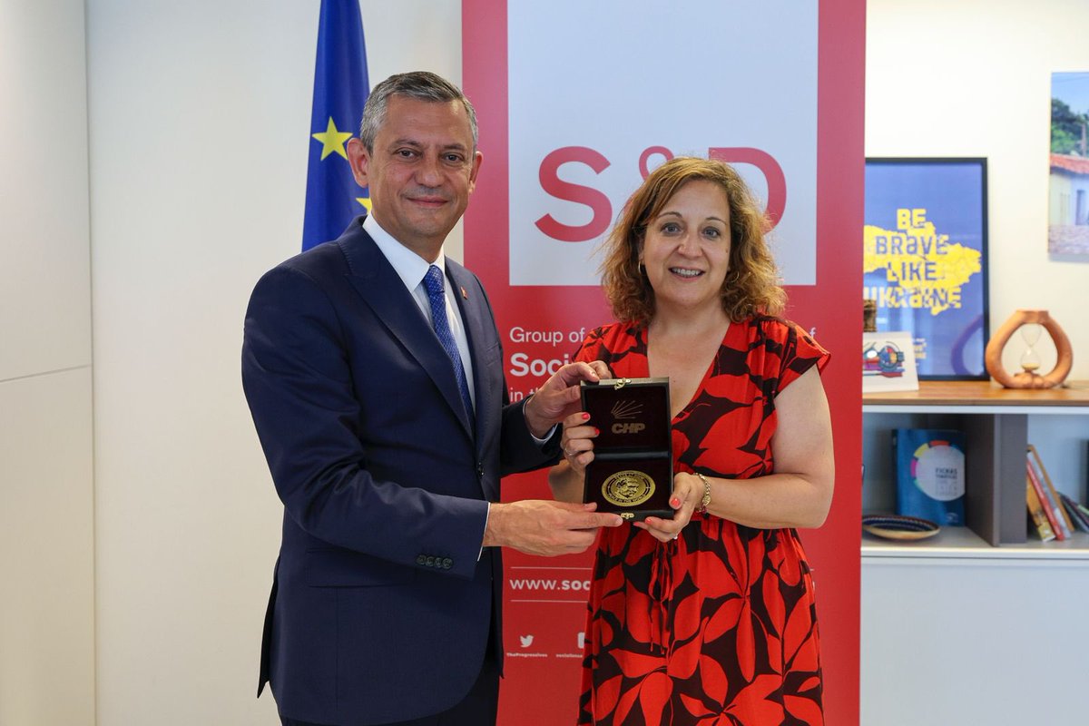 CHP Genel Başkanı Özgür Özel Brüksel'de Avrupa Parlamentosu Başkanı ile Görüştü