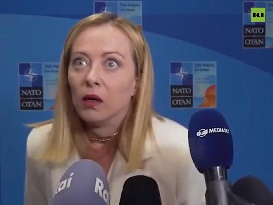 Giorgia Meloni'nin Röportajdaki Mimikleri Gündem Oldu