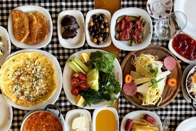 Tuzla'nın En İyi 10 Kahvaltı Mekanı: Hafta Sonu Kaçırılmaması Gereken Adresler