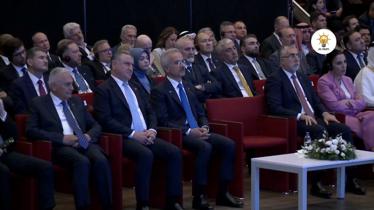 AK Parti, Projelerine Kararlılıkla Devam Ediyor