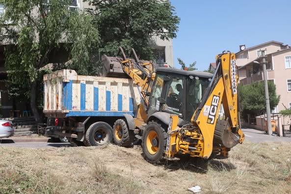 Darıca'da Emek ve Bayramoğlu Mahallelerinde Büyük Temizlik Operasyonu