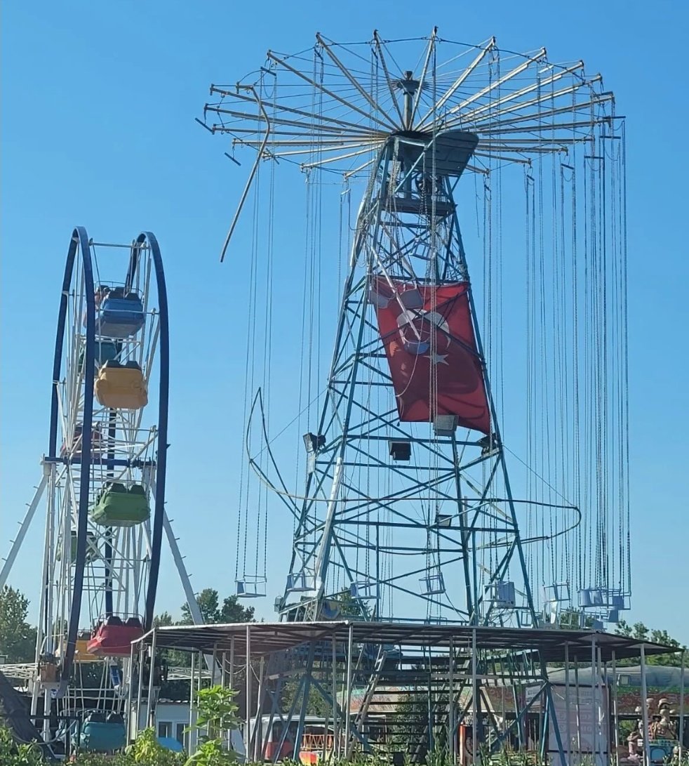 Manisa Turgutlu'da Lunapark Kazası: İki Çocuk Ağır Yaralandı