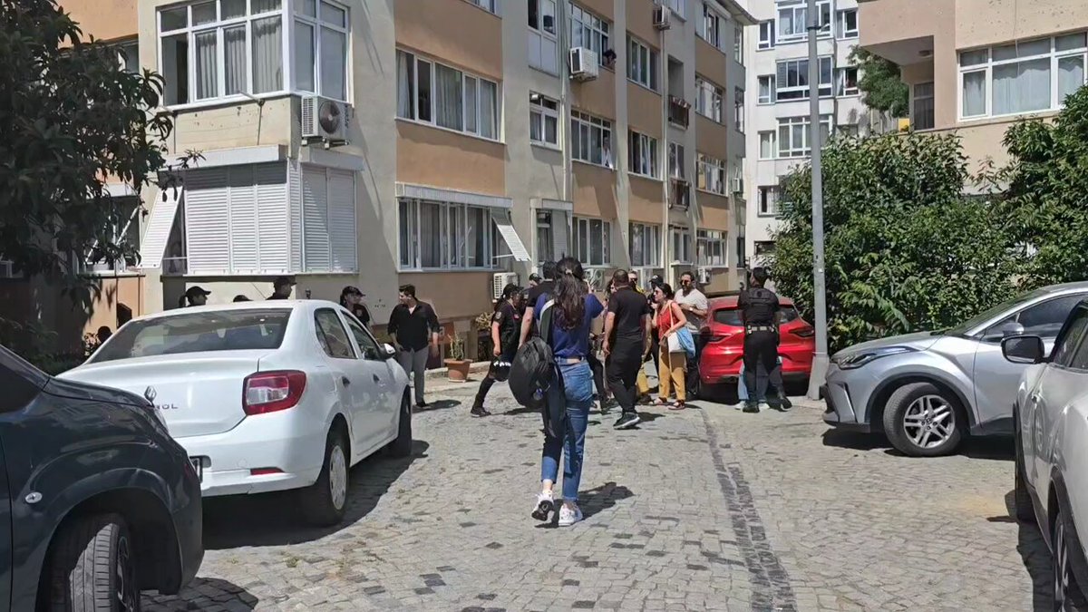 Ortaköy'de LGBTİ+ Grubu Gözaltına Alındı: Yürüyüş Eylemi Polis Müdahalesiyle Sonuçlandı