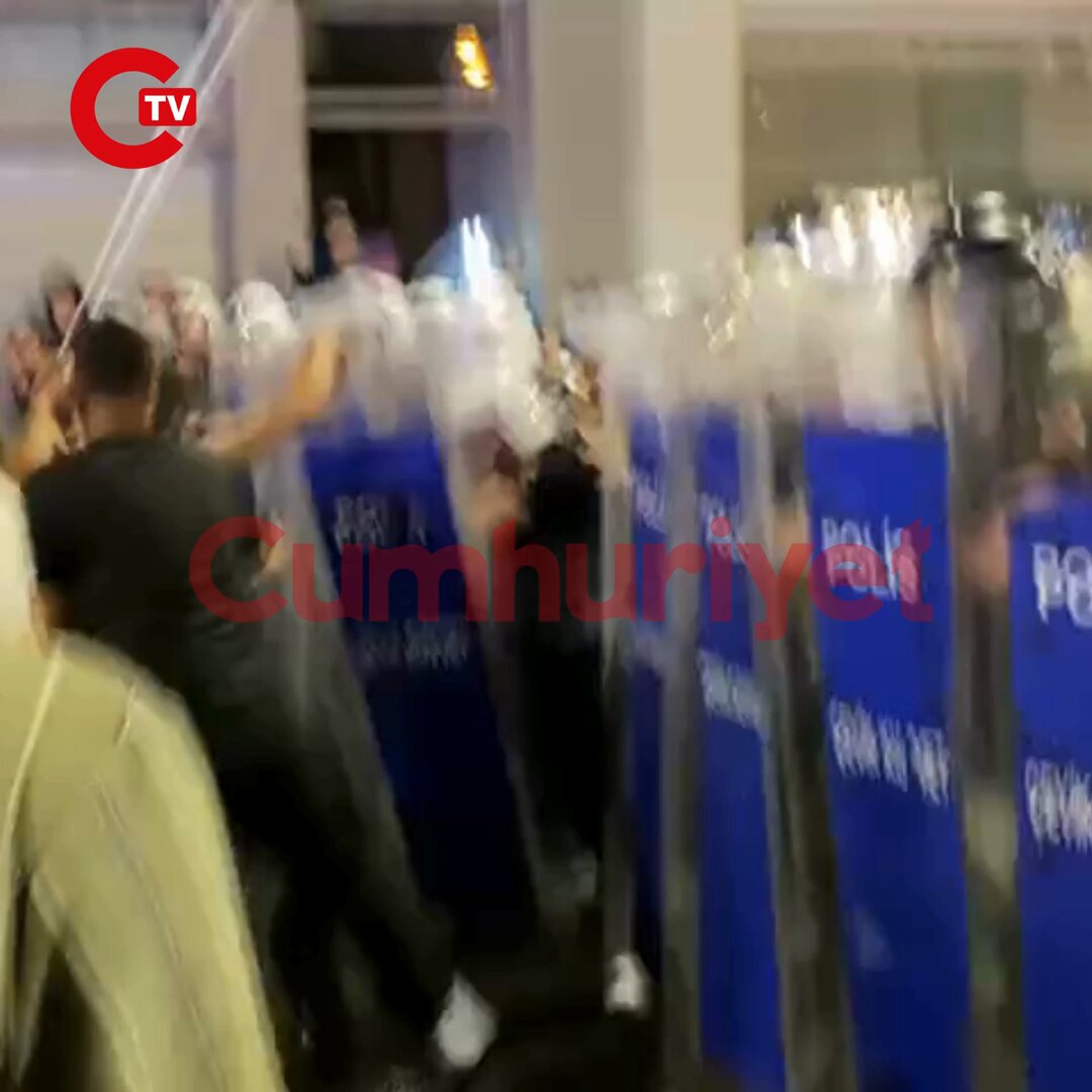 Taksim'de Polis ve Kalabalık Arasında Gerginlik: Son Durum