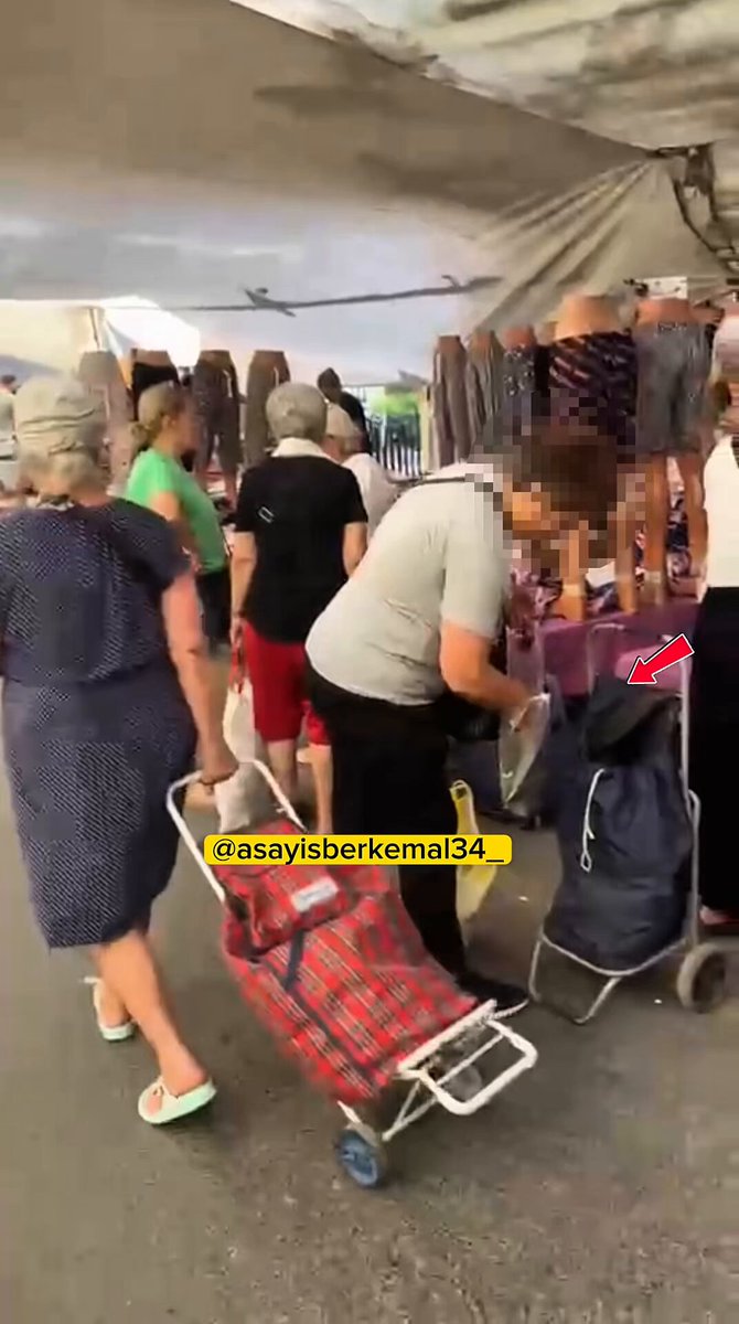 İstanbul'da Pazardan Biber Çalan Kadın Yakalandı