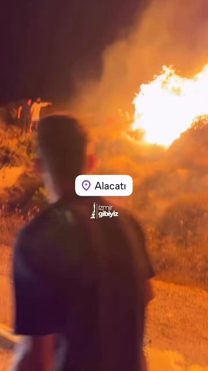 İzmir Alaçatı'da Yangın Söndürme Çalışmaları Devam Ediyor