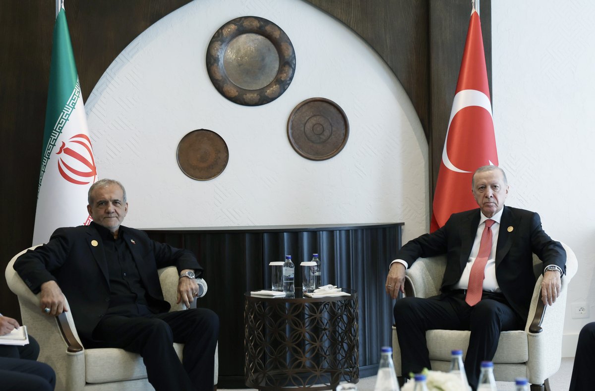 Cumhurbaşkanı Erdoğan, Azerbaycan'da İran Cumhurbaşkanı Pezeşkiyan ile Görüştü