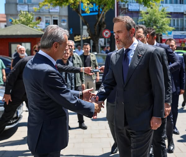 Enerji Bakanı Bayraktar Sakarya Büyükşehir Belediyesi'ni Ziyaret Etti