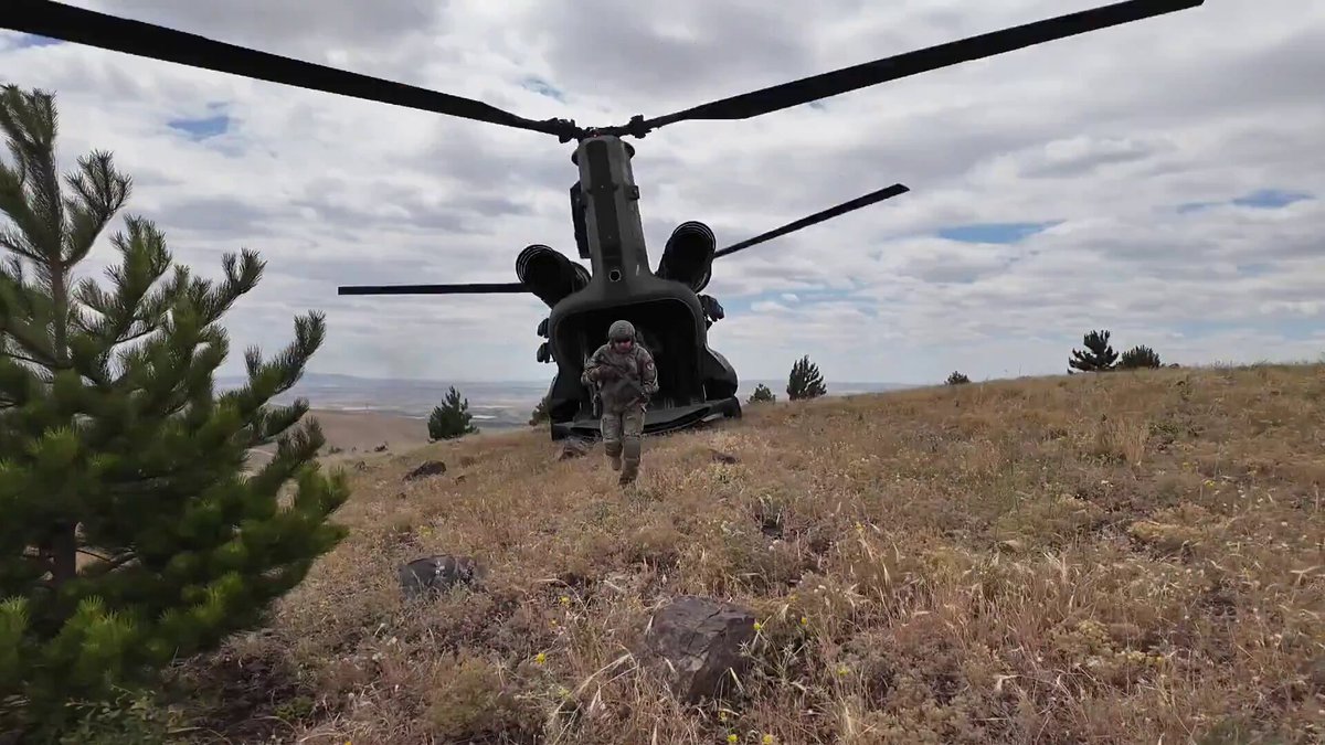 Genelkurmay Özel Kuvvetler Komutanlığı CH-47F Chinook ve S-70 YARASA ile Tatbikat Gerçekleştirdi