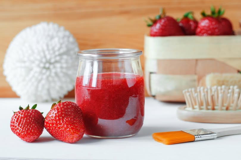 Evde Cilt Bakımı: Pürüzsüz Cilt İçin Doğal Maske Tarifleri