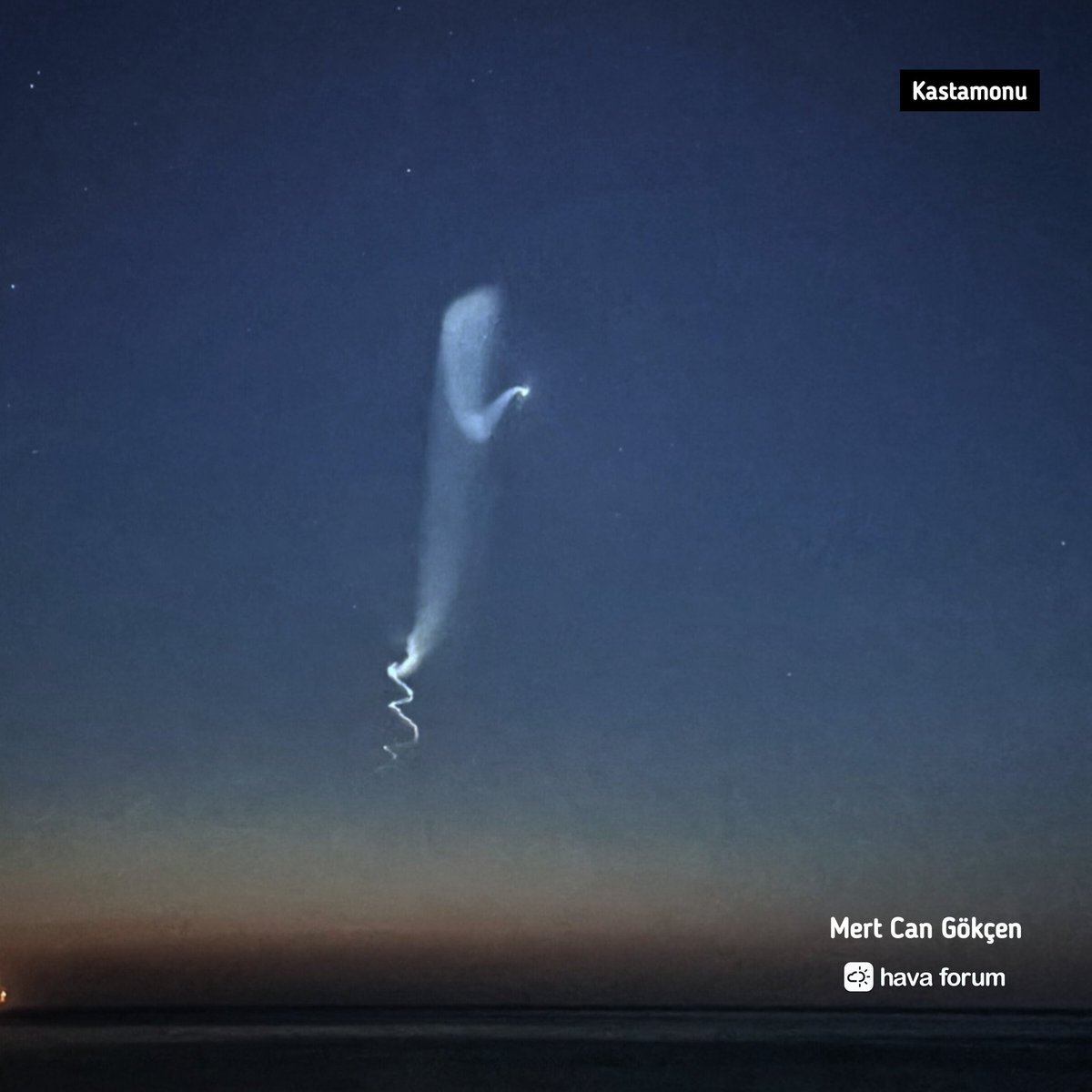 Türkiye Gökyüzünde Gizemli Cisim Görüntülendi: Vatandaşlar Merak Etti