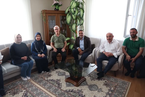 Darıca Belediyesi Başkan Vekili Demirbaş, Hac Farzını Yerine Getiren ve Taziyeli Aileleri Ziyaret Etti