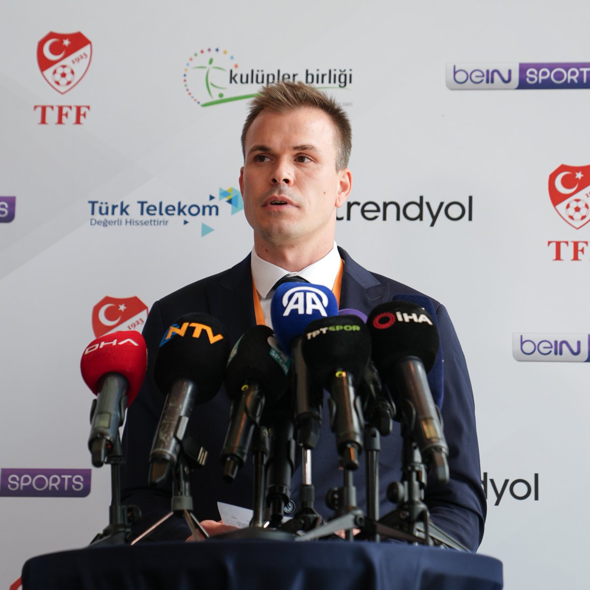 Fenerbahçe'de Futbol Koordinatörü Okan Özkan Görevinden Ayrıldı