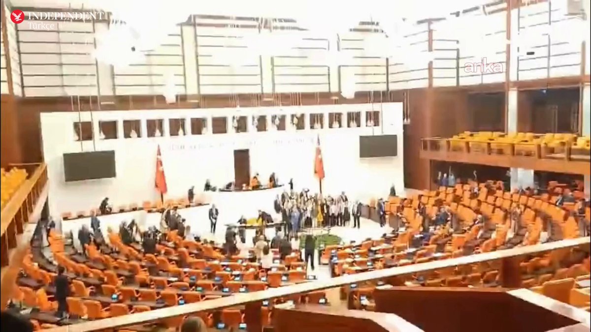 CHP'li Vekiller TBMM'de Belediye Operasyonlarını Protesto Etti