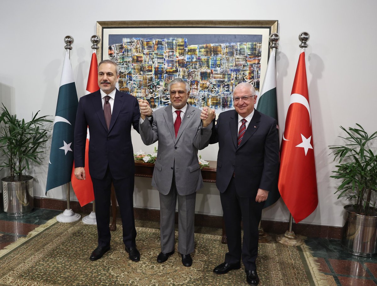 Millî Savunma ve Dışişleri Bakanları Pakistan'da