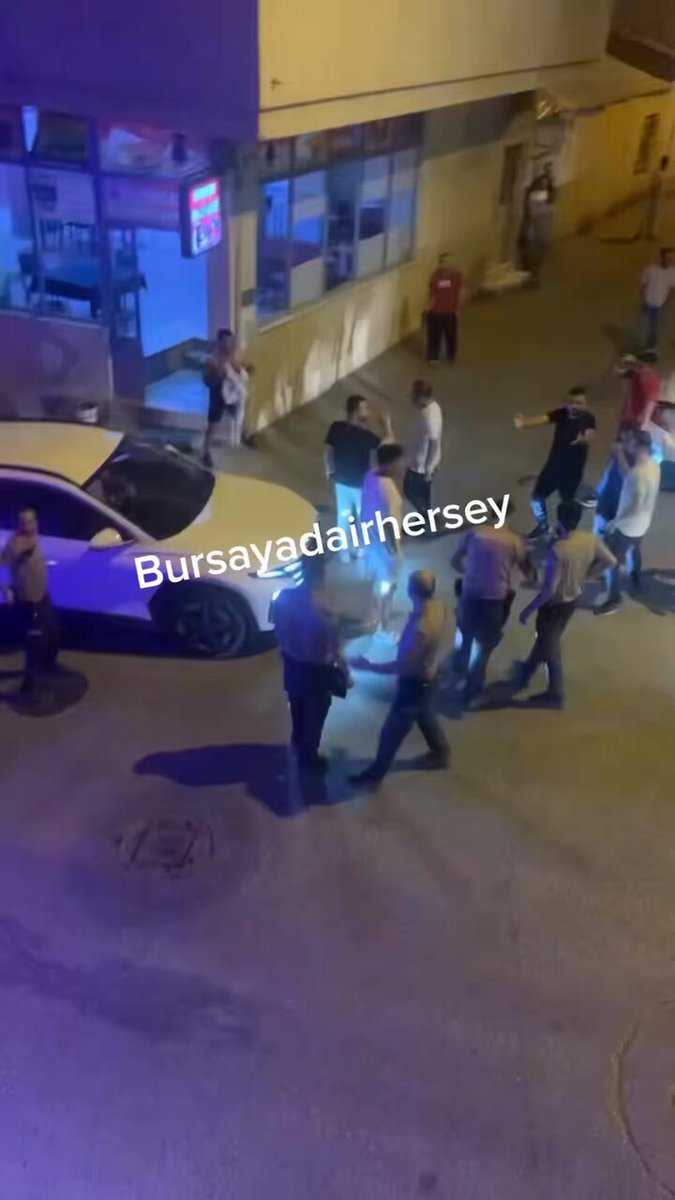 Bursa'da Polis Memuruna Çarpıp Kaçan Şahıs Aranıyor