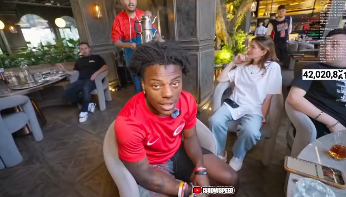 CZN Burak'tan Speed'e Çaydanlık Şakası: Sosyal Medyayı Salladı