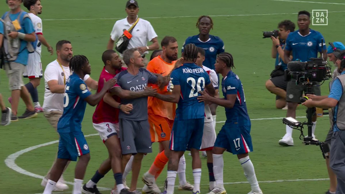 Chelsea'de Joao Pedro Sakatlandı: Luis Enrique'nin Müdahalesi Sonrası Yerde Kaldı