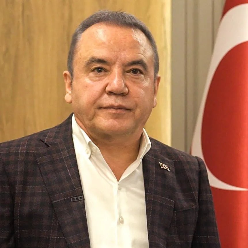 Antalya Büyükşehir Belediye Başkanı Muhittin Böcek Kalp Rahatsızlığı Nedeniyle Hastaneye Kaldırıldı