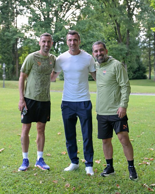 Mario Mandzukic Shakhtar Donetsk Antrenmanını Ziyaret Etti