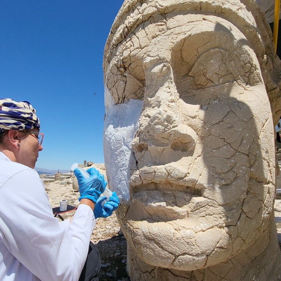 Adıyaman Nemrut Dağı Heykellerine Nano Kireç Enjeksiyonuyla Koruma