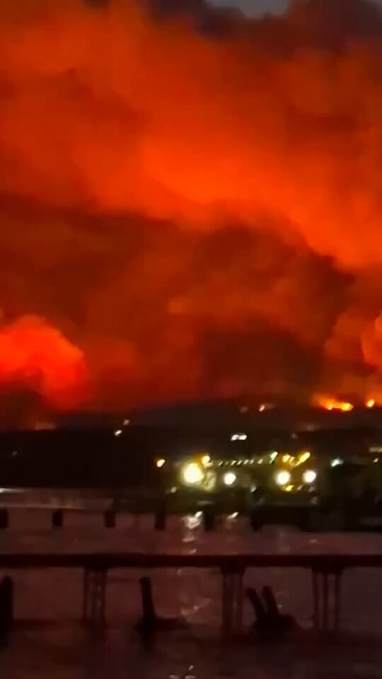 Tekirdağ Şarköy'de Yangın Kontrol Altına Alınmaya Çalışılıyor