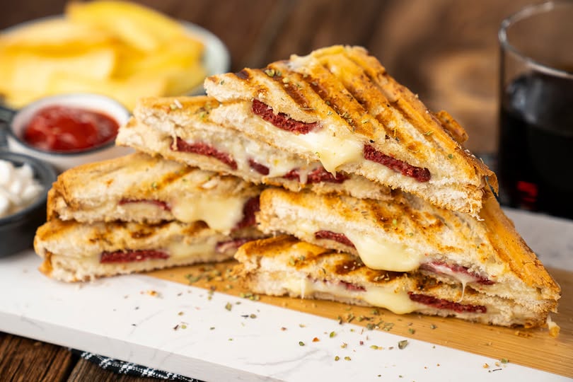 Diyet Yaparken Tost Yiyebilir Misiniz? Tostun Kalori Değerleri ve Kilo Alımına Etkisi