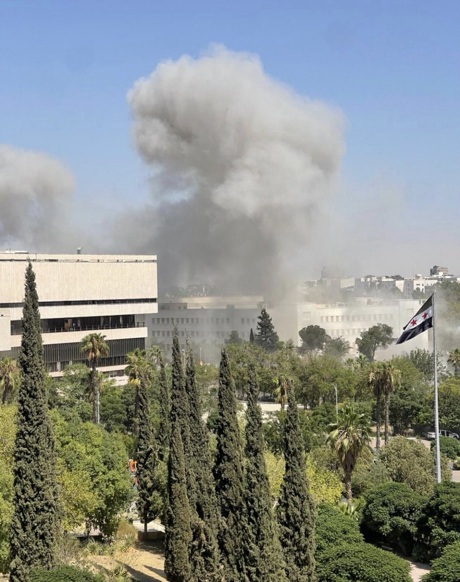 İsrail, Şam'da Suriye Genelkurmay Başkanlığı'na Hava Saldırısı Düzenledi