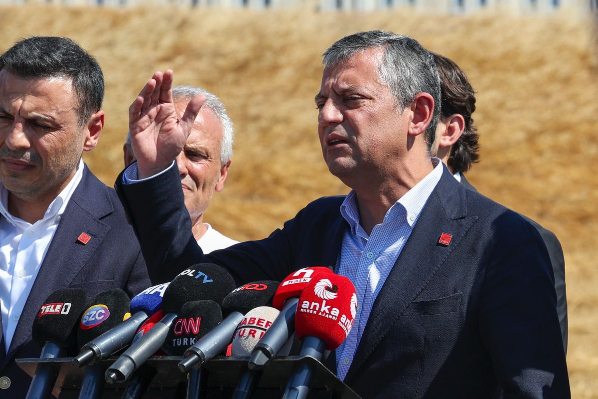 CHP Genel Başkanı Özgür Özel, Ekrem İmamoğlu'nu Cezaevinde Ziyaret Etti